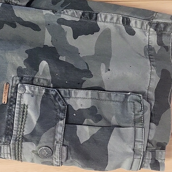Mens Affliction Cargo Camo Shorts Bottoms - Picture 4 of 11